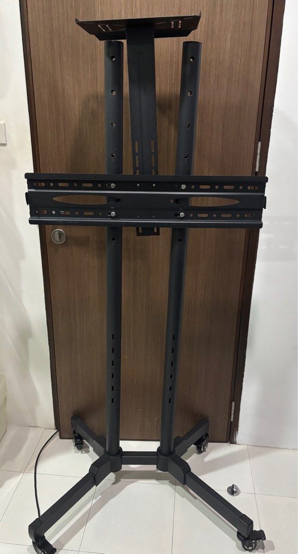 Tv rack (Category: TV Parts & Accessories) located in Makati City. Submitted by sharingtree (Listing ID 1385723827, Image 1). Description: .