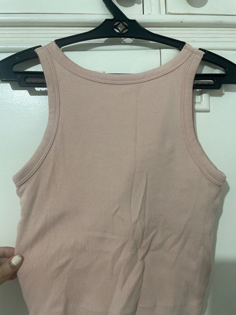 Uniqlo Bratop (Category: Sleeveless) located in Manila. Submitted by bailey604 (Listing ID 1385784720, Image 2). Description: Store bought 990 No issues Rfs declutter.