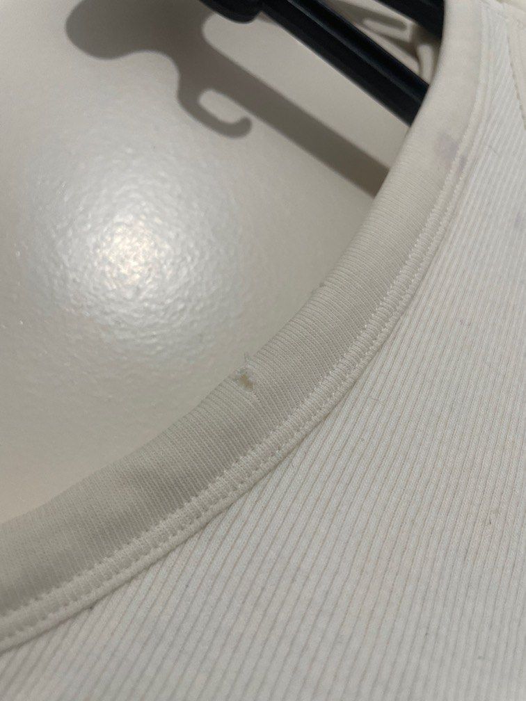 Uniqlo Bratop (Category: Blouses) located in Manila. Submitted by bailey604 (Listing ID 1385785358, Image 2). Description: Store bought. Low price because of issue: snag because of laundry :( (see photo) Other than that still looks good when worn. .