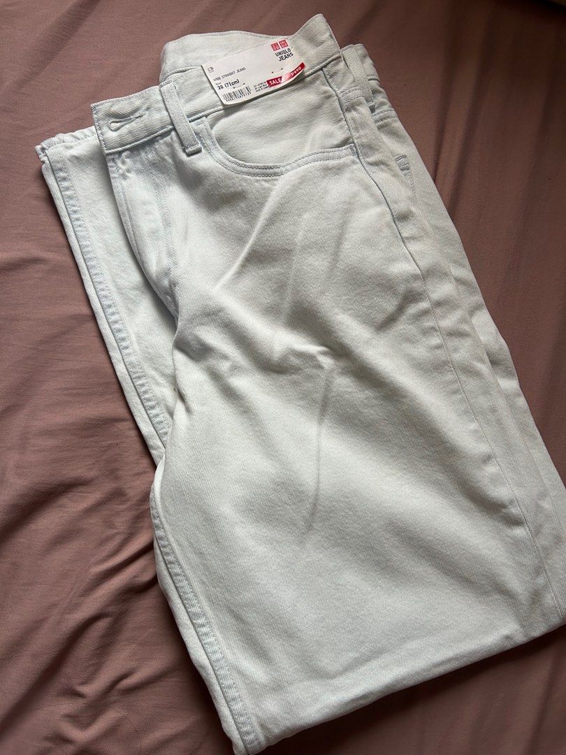 UNIQLO wide straight jeans (Category: Jeans) located in Cabuyao City. Submitted by gegeeeee_ (Listing ID 1385710130, Image 2). Description: BRAND NEW!! size 28 (71cm).