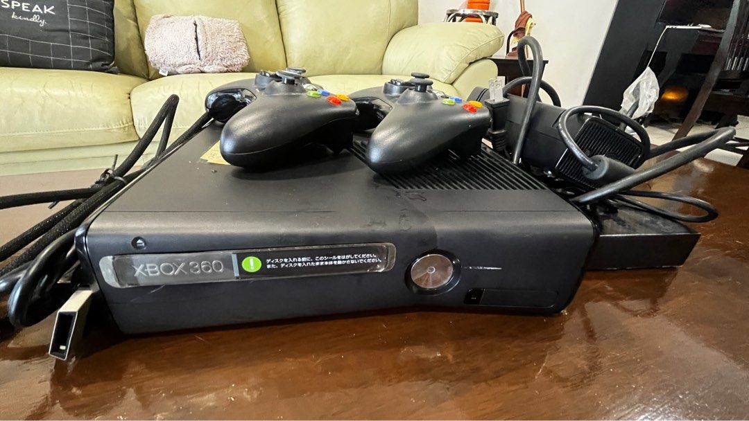 Xbox360 black Consule + 2 controllers (Category: Xbox) located in Kuala Lumpur. Submitted by glamour_eshop (Listing ID 1385646512, Image 2). Description: Original model Include : 1- console 2 - wireless controller 1- HDMI 1 - power adapter .