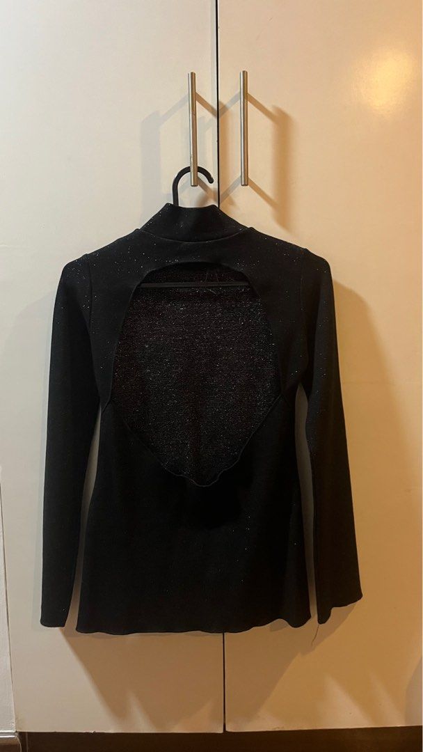 Zara Long Sleeve Backless Mini Dress Top Size Medium (Category: Longsleeves) located in Makati City. Submitted by mega_manila (Listing ID 1385764758, Image 2). Description: Backless Longsleeve Top Glitter Black Size Medium Looks tight on me Better for size small Never been used - only tried on .