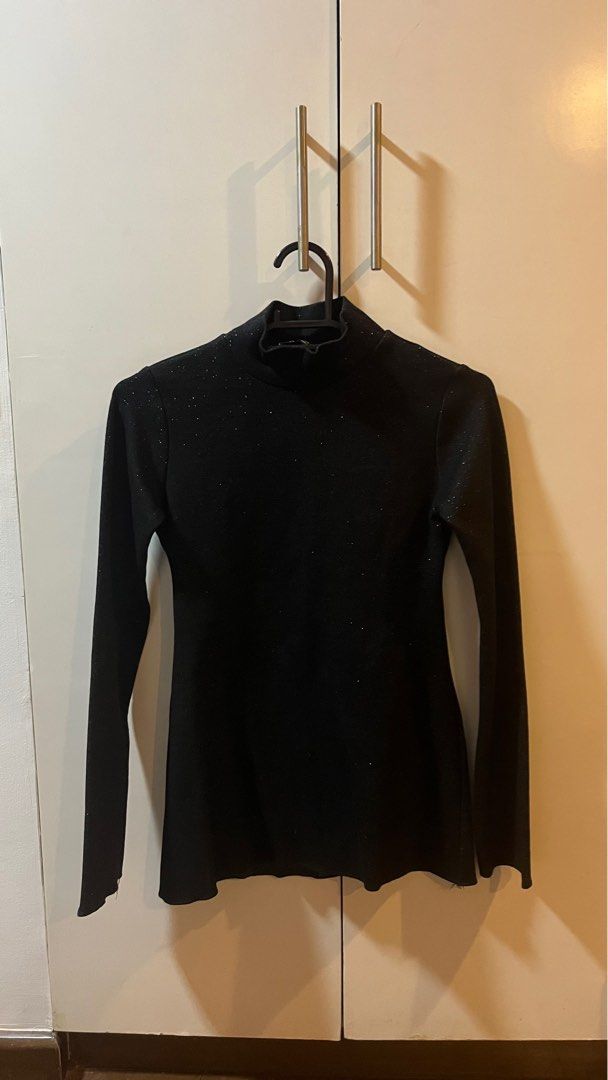 Zara Long Sleeve Backless Mini Dress Top Size Medium (Category: Longsleeves) located in Makati City. Submitted by mega_manila (Listing ID 1385764758, Image 1). Description: Backless Longsleeve Top Glitter Black Size Medium Looks tight on me Better for size small Never been used - only tried on .