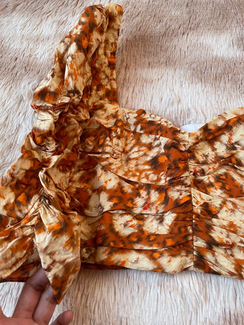 ZARA ruched top (Category: Blouses) located in Manila. Submitted by dbbjll (Listing ID 1385791709, Image 2). Description: Item will be shipped from Tabuk city. Shipping nationwide via J&T.
