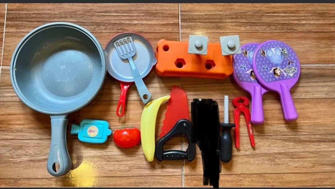 14 pcs Assorted mixed toys for kids (Category: Kids Toys) located in San Mateo. Submitted by pinksceneph (Listing ID 1367484119, Image 1). Description: Pre loved items 14 pcs Assorted Mixed toys for kids - some of carpentry set is from Ikea ( good quality) -cooking set was bought in toys r us -this a pre loved item. May show sign of usage but still in good condition. Please manage your expectations..
