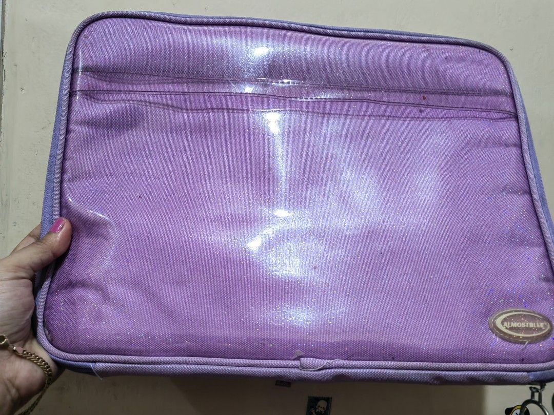 15'Laptop Sleeve (Category: Laptop Bags & Sleeves) located in Makati City. Submitted by prelovedtreatedwithlove (Listing ID 1390211769, Image 1). Description: No issue In excellent condition Size:16inches, good for 15inches laptop A-029.
