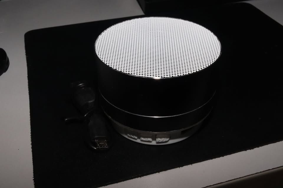 A10u Portable Wireless Mini Bluetooth Speaker (Category: Soundbars, Speakers & Amplifiers) located in Quezon City. Submitted by techfindsph (Listing ID 1390177577, Image 2). Description: Specs and Features: - Modes: Bluetooth, TF Card, AUX, FM, U-Disk - RGB Lights for dynamic effects - Bluetooth 4.3 connectivity - Micro-USB charging - Battery: 400mAh (3 hours playtime) - Output Power: 3W Package Includes: - 1× Speaker - 1× Micro-USB Cable - 1× Bo
