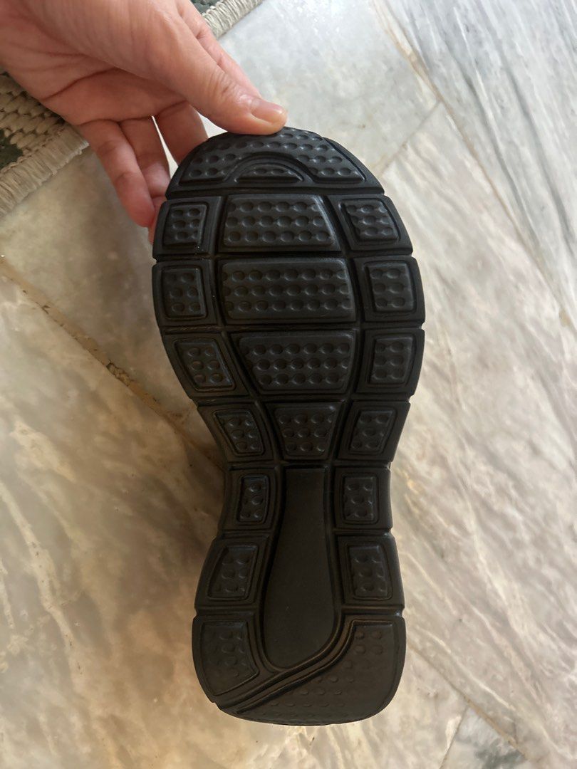 ABC Mart FlatLight (Category: Sneakers) located in Paranaque City. Submitted by Re_Up (Listing ID 1390102166, Image 2). Description: Never been used. Super comfy, unfortunately, not my style .