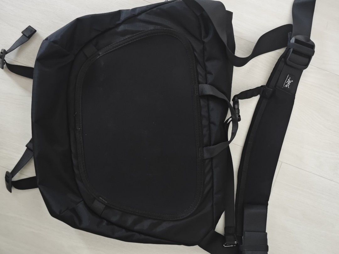 Arc'teryx Granville 10 courier bag (black), Men's Fashion, Bags Arc'teryx Granville 10 courier bag (black), Men's Fashion, Bags