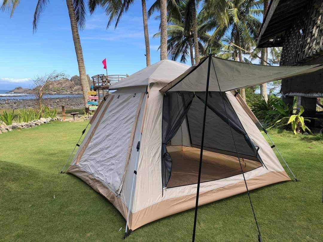 Automatic Foldable Camping Tent 210x200cm (Category: Hiking & Camping) located in Paranaque City. Submitted by sierra_j (Listing ID 1390080750, Image 1). Description: Brand new.