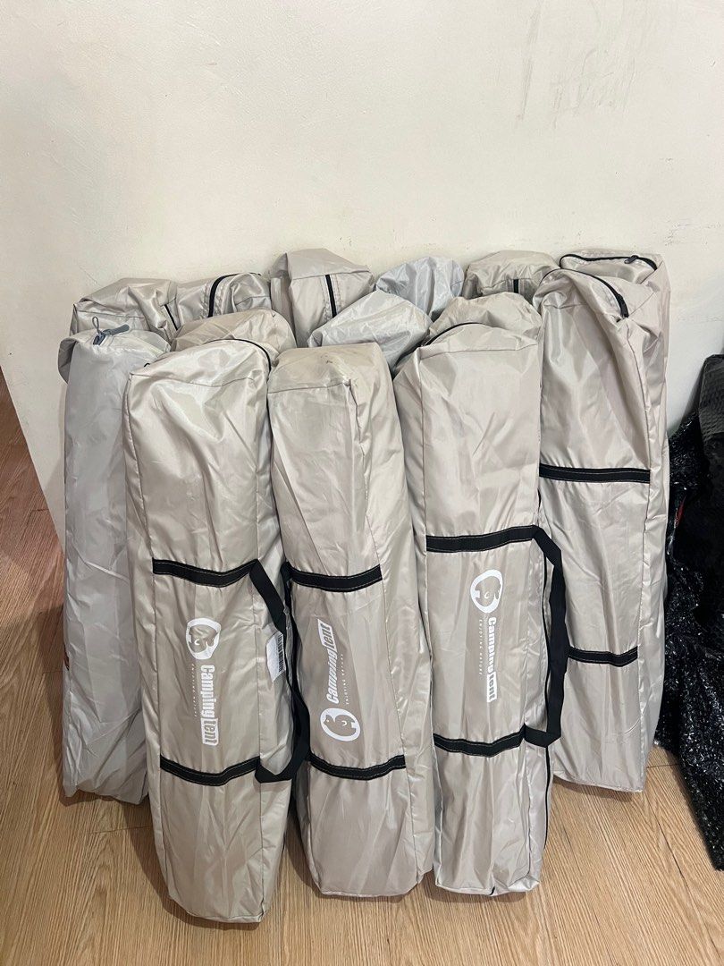 Automatic Foldable Camping Tent 210x200cm (Category: Hiking & Camping) located in Paranaque City. Submitted by sierra_j (Listing ID 1390080750, Image 3). Description: Brand new.