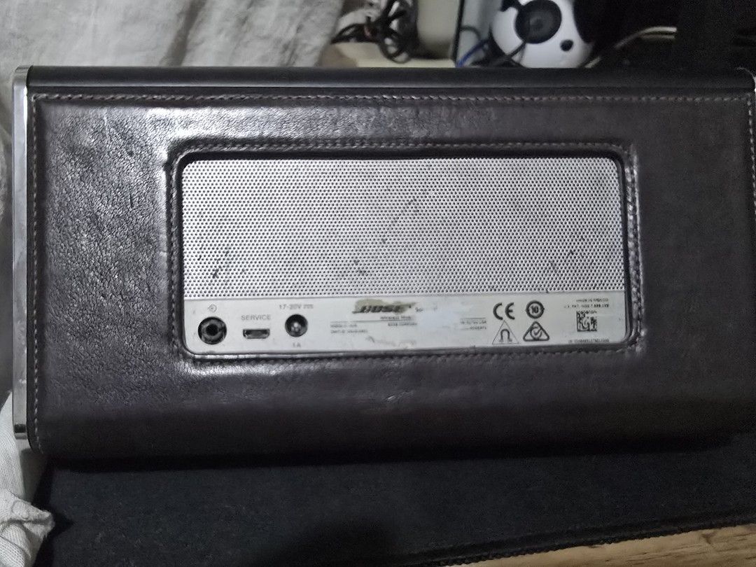 Bose soundlink II Portable Bluetooth speaker (Category: Soundbars, Speakers & Amplifiers) located in Quezon City. Submitted by heygringo (Listing ID 1390064132, Image 2). Description: Bose soundlink 2 Portable Bluetooth speaker Clarity sound 1 Original bose charger Issues scratches Personal used Unit and charger only.