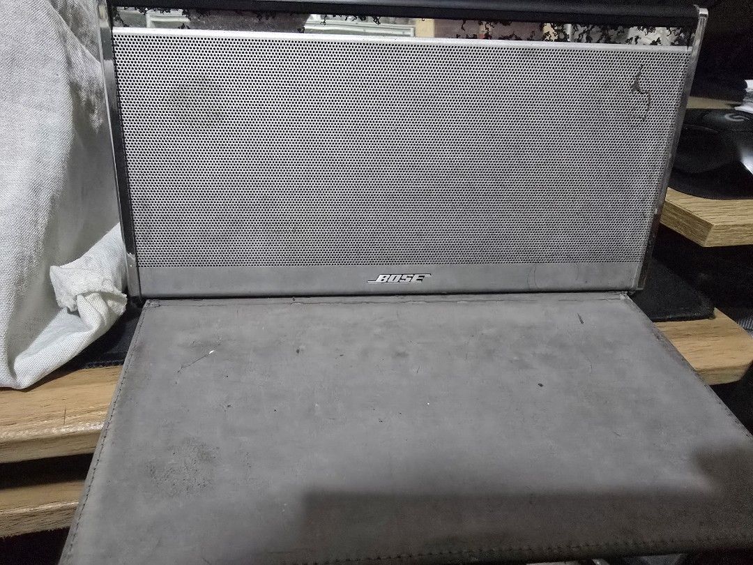 Bose soundlink II Portable Bluetooth speaker (Category: Soundbars, Speakers & Amplifiers) located in Quezon City. Submitted by heygringo (Listing ID 1390064132, Image 1). Description: Bose soundlink 2 Portable Bluetooth speaker Clarity sound 1 Original bose charger Issues scratches Personal used Unit and charger only.