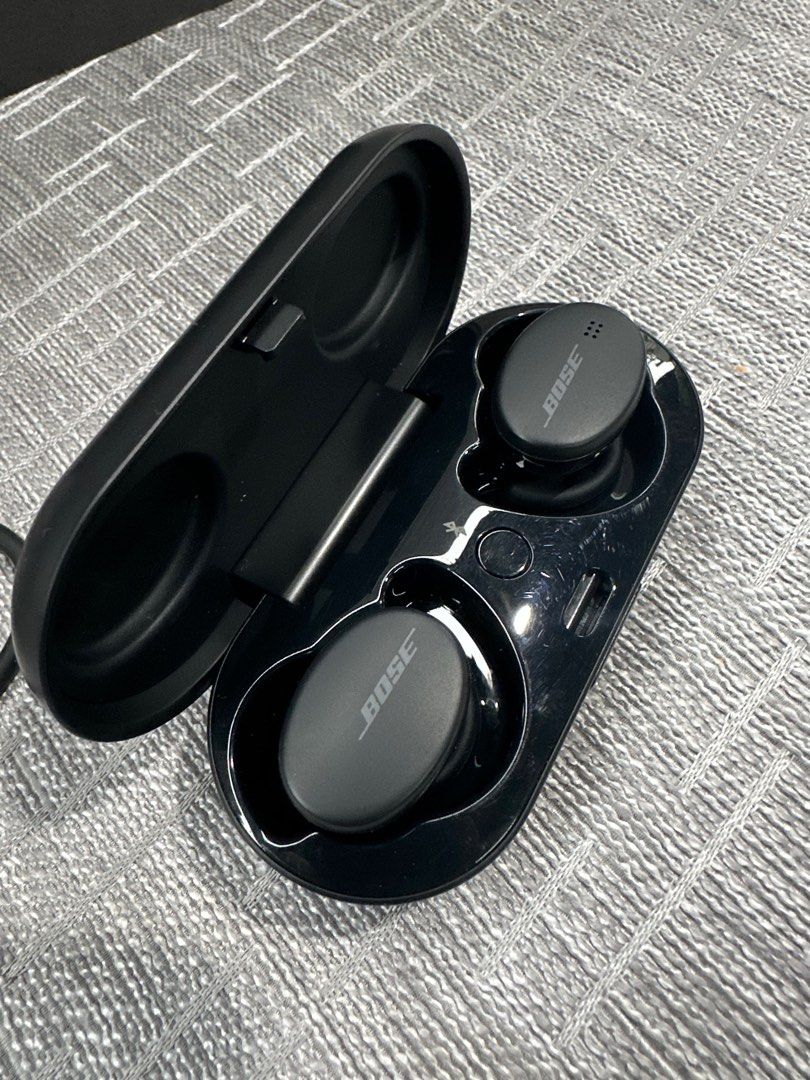 BOSE SPORT WIRELESS EARBUDS (Category: Earphones) located in Santa Maria. Submitted by angeljune07 (Listing ID 1390035514, Image 3). Description: BOSE SPORT WIRELESS EARBUDS Used and working in good condition Guaranteed authentic bose product Detected and updated firmware on bose app Package inclusion as seen in photos Available for meet up Available for shipping c/o buyer NO COD, payment first.