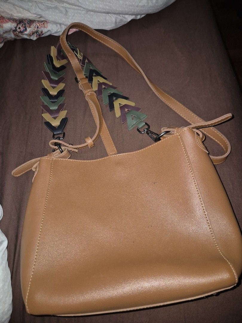 Bucket bag (Category: Cross-body Bags) located in Pasig City. Submitted by dseve (Listing ID 1390164776, Image 3). Description: #decluttering.
