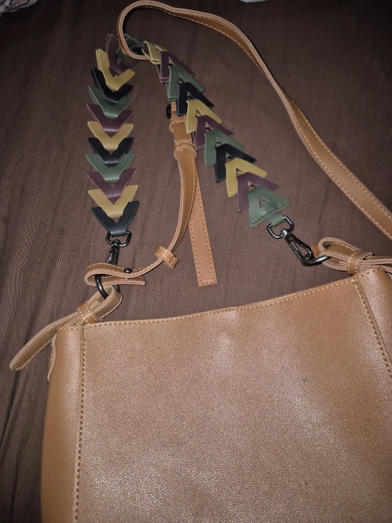 Bucket bag (Category: Cross-body Bags) located in Pasig City. Submitted by dseve (Listing ID 1390164776, Image 2). Description: #decluttering.