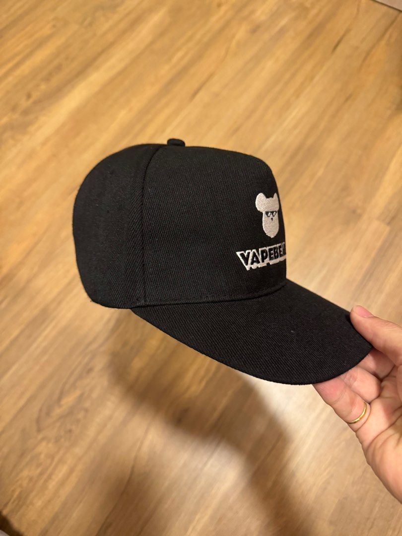 Cap (Category: Cap & Hats) located in Kuala Lumpur. Submitted by kh9222 (Listing ID 1390196748, Image 3). Description: Freesize.