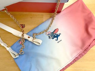 Charles & Keith Disney 聯名斜挎包64221546513667110