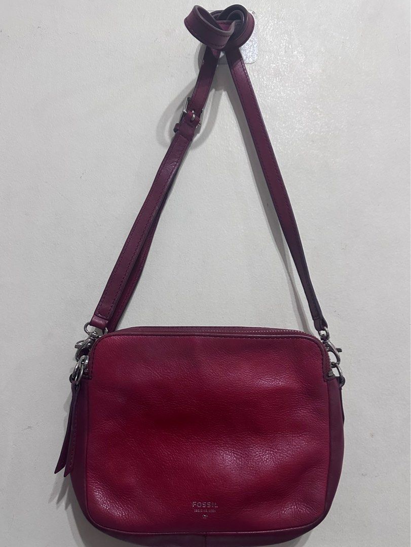 Fossil Sydney Leather Crossbody bag (Category: Luxury Bags & Wallets) located in Manila. Submitted by shopaholic_gurl (Listing ID 1390189212, Image 2). Description: Preloved item Genuine leather Dual zipped enclosure Multiple card compartments Back side slip pocket Red/ maroon combination No corner rubs Intact leather Needs some leather cleaning With normal signs of usage Manage expectations as this is a used item 👌PAYMENT FIRST TO RESERVE ITEM/