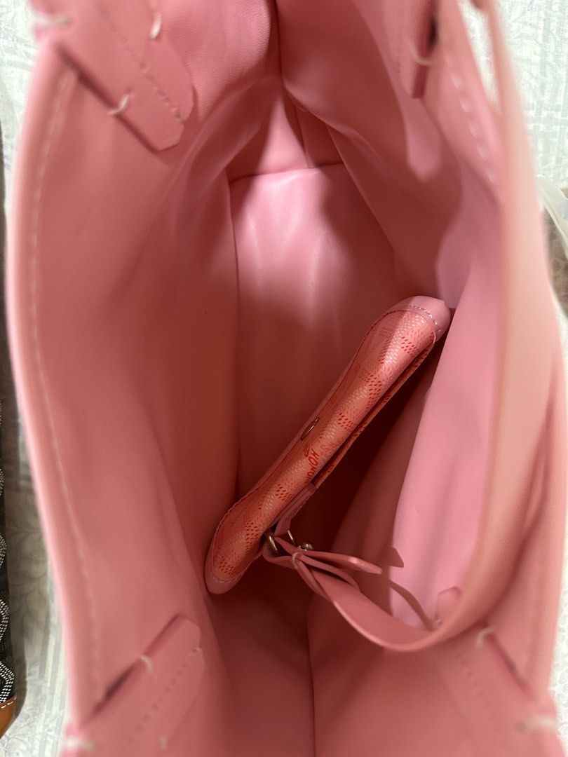Goyard mini anjou in pink (Category: Shoulder Bags) located in Quezon City. Submitted by by.apreloved (Listing ID 1390111154, Image 3). Description: - very cute color! - still in great condition, only used 3 times - rfs: decluttering.