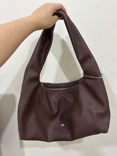(Category: ) located in . Submitted by by.apreloved (Listing ID 1390106352, Image 1). Description: .