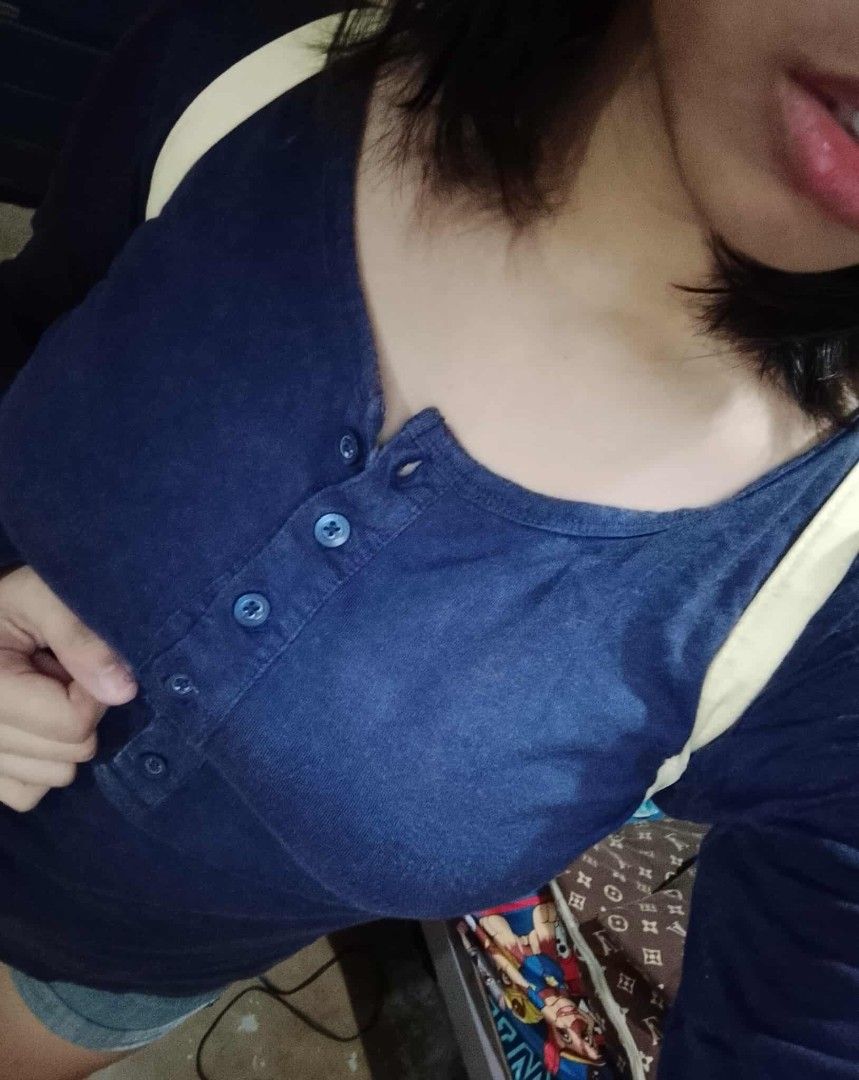 henley top/a&b/link/long sleeves/henley (Category: Longsleeves) located in Daraga. Submitted by jamiiri (Listing ID 1390122728, Image 2). Description: henley top— body hugging for medium size girlies!!.