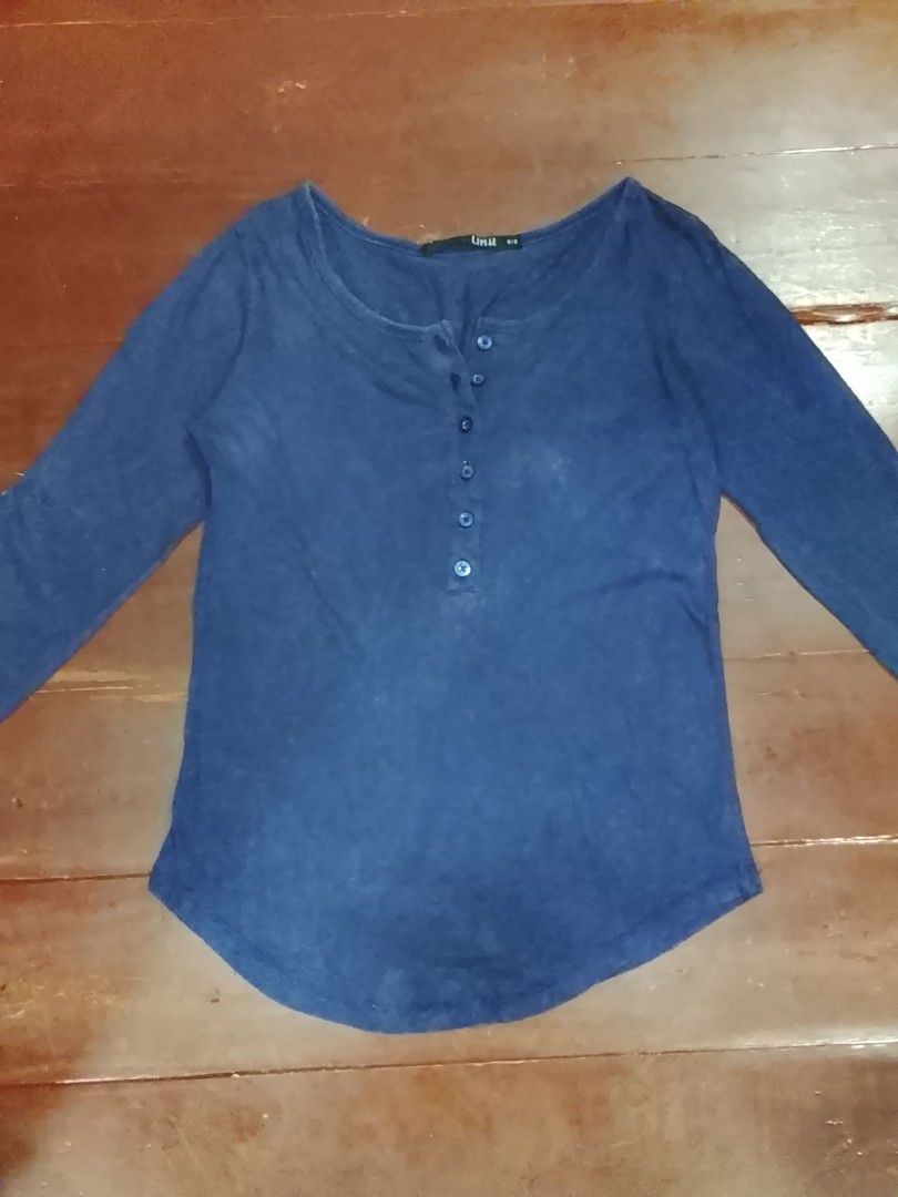 henley top/a&b/link/long sleeves/henley (Category: Longsleeves) located in Daraga. Submitted by jamiiri (Listing ID 1390122728, Image 1). Description: henley top— body hugging for medium size girlies!!.