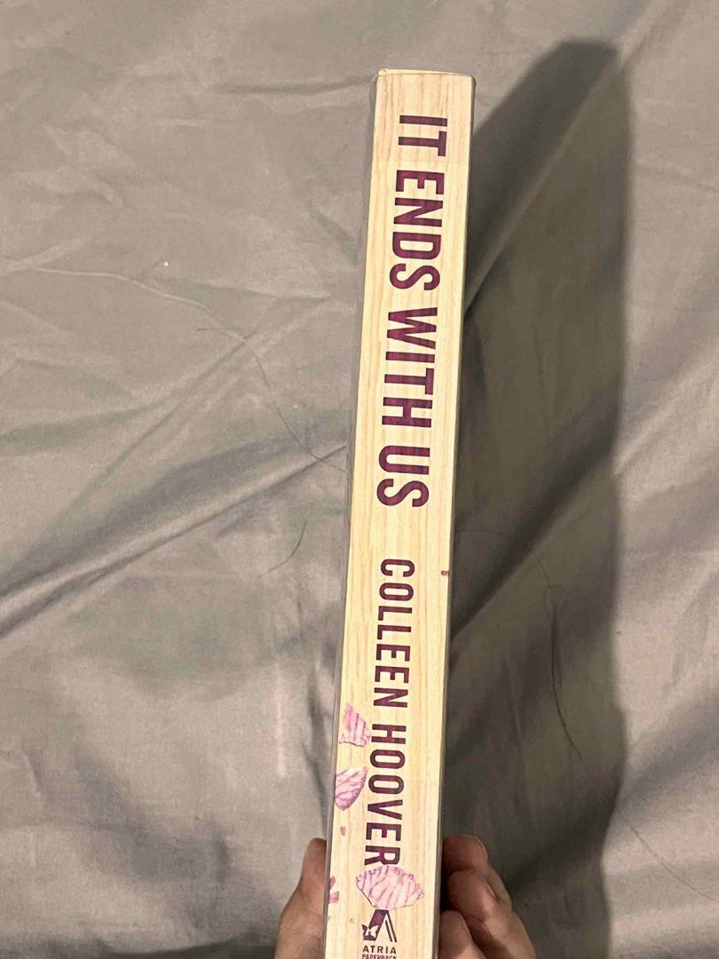 It ends with us by Colleen Hoover (Category: Storybooks) located in Taguig. Submitted by japl_ (Listing ID 1390114870, Image 2). Description: PRELOVED BOOKS FOR SALE ✧༺༻✧ ｡･ﾟﾟ･It ends with us by Colleen Hoover･ﾟﾟ･｡ - Good condition 300 php ✧༺༻✧ Loc: taguig MOD: JNT/Lalamove MOP: Gcash .