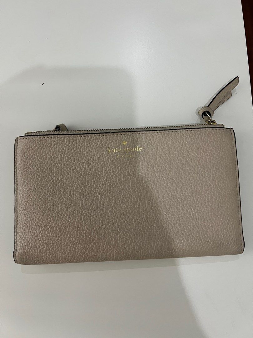Kate Spade off white long wallet (Category: Luxury Bags & Wallets) located in Marikina City. Submitted by cjtlmood (Listing ID 1390080445, Image 1). Description: Well kept and just decluttering.