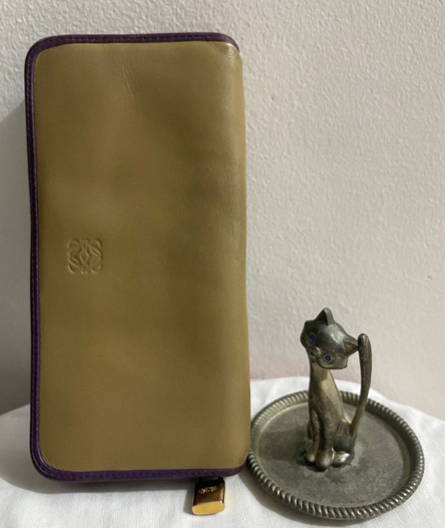 Loewe Vintage Zip Around Wallet (Category: Luxury Bags & Wallets) located in Pasig City. Submitted by lilhermes (Listing ID 1390166975, Image 2). Description: Made of lambskin, in very good condition as vintage With minimal dirt .