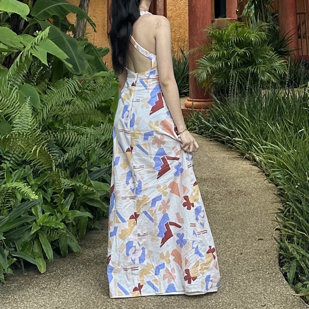 Long printed dress (Category: Dresses) located in Cainta. Submitted by ree_declutters (Listing ID 1390165398, Image 2). Description: Long printed dress Used once only Bought from carousell app Actual when worn posted Model measurements: Height: 5ft bust: 30inch / 76cm waist: 25.5inch / 65cm hips: 33 inch / 84cm Tags: Beach dress Summer dress Long dress Halter long dress Backless long dress Maxi dress Casual dress.