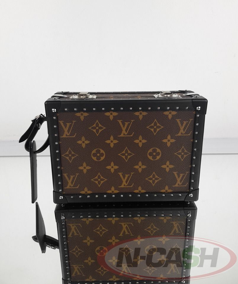 Louis Vuitton Monogram Macassar Clutch Box (Category: Luxury Bags & Wallets) located in Makati City. Submitted by luxury_by_ncash_2 (Listing ID 1390070017, Image 2). Description: N-Cash Pawnshop "Instant Cash for Bags, Watches, Cars, and Electronics" https://www.ncash-pawnshop-philippines.com/ Louis Vuitton Monogram Macassar Clutch Box BRAND: Louis Vuitton Brand New M20252 Clutch Box The interior is lined in black leather Made in Italy ITEM INCLU