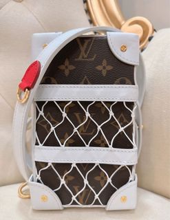 (Category: ) located in . Submitted by purgingmycloset888 (Listing ID 1390183976, Image 1). Description: .