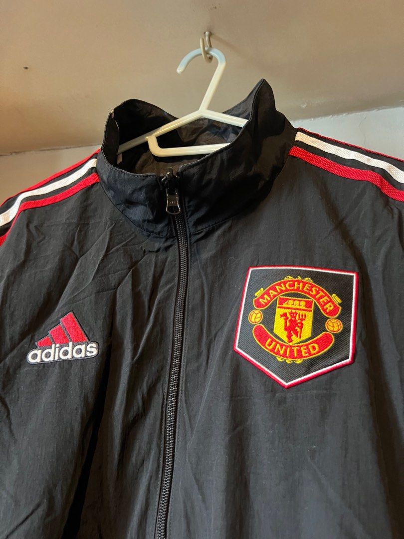 Manchester United 22-23 Reversible Anthem Jacket (Category: Coats, Jackets and Outerwear) located in Makati City. Submitted by bumblebee061903 (Listing ID 1390044912, Image 3). Description: -Authentic - Used only Once -Actual Photos Posted -Below SRP 💰Gcash, Maya, BPI 📦Lalamove/ Grab c/o Buyer Location: Makati City.