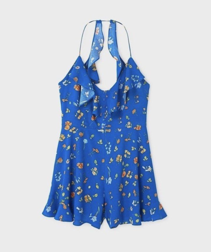 Mango Floral Romper (Category: Others Tops) located in San Mateo. Submitted by katvillalba (Listing ID 1390107340, Image 1). Description: - Like new condition - Open back - Medium size - Has zipper on the side 💵 Payment first via GCash 📍 Shipping via J&T.