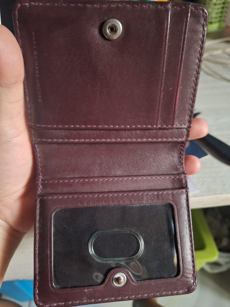 Marc by marc jacobs small wallet (Category: Luxury Bags & Wallets) located in Guagua. Submitted by naira10 (Listing ID 1390078417, Image 3). Description: selling preloved marc by marc jacobs wallet in good condition no leather tear walang bakbak slightly negotiable plus sf.