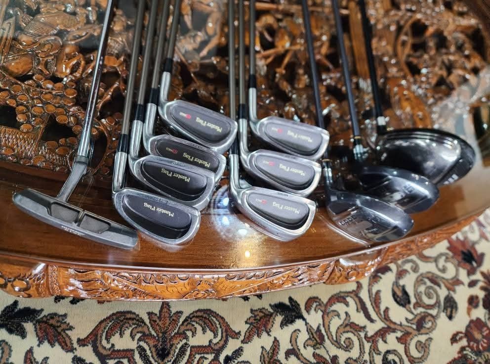 Mizuno Master Flag Golf Set (Category: Golf) located in Paranaque City. Submitted by chips24 (Listing ID 1390081487, Image 3). Description: For Sale Mizuno Set *Mizuno Master Flag R flex graphite shaft irons *Powerplay woods *Mizuno MP100 9.5° driver *Mizuno putter & Mizuo bag included for only 15.8k pick up Bf Paranaque free shipping within MM..