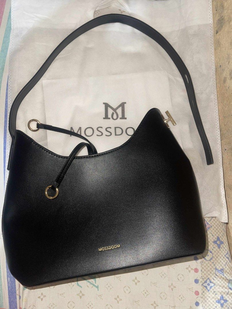 Mossdoom Bag (Category: Luxury Bags & Wallets) located in Angeles City. Submitted by secret_spot (Listing ID 1390166809, Image 2). Description: .