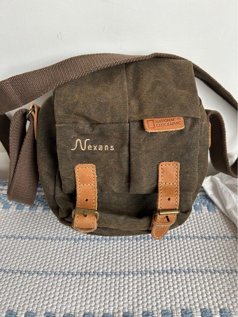 National Geographic Crossbody Camera Bag (Category: Camera Bags & Carriers) located in Calamba. Submitted by chwbcca (Listing ID 1390106724, Image 1). Description: good condition please see photos issue: with customized embroidered logo.
