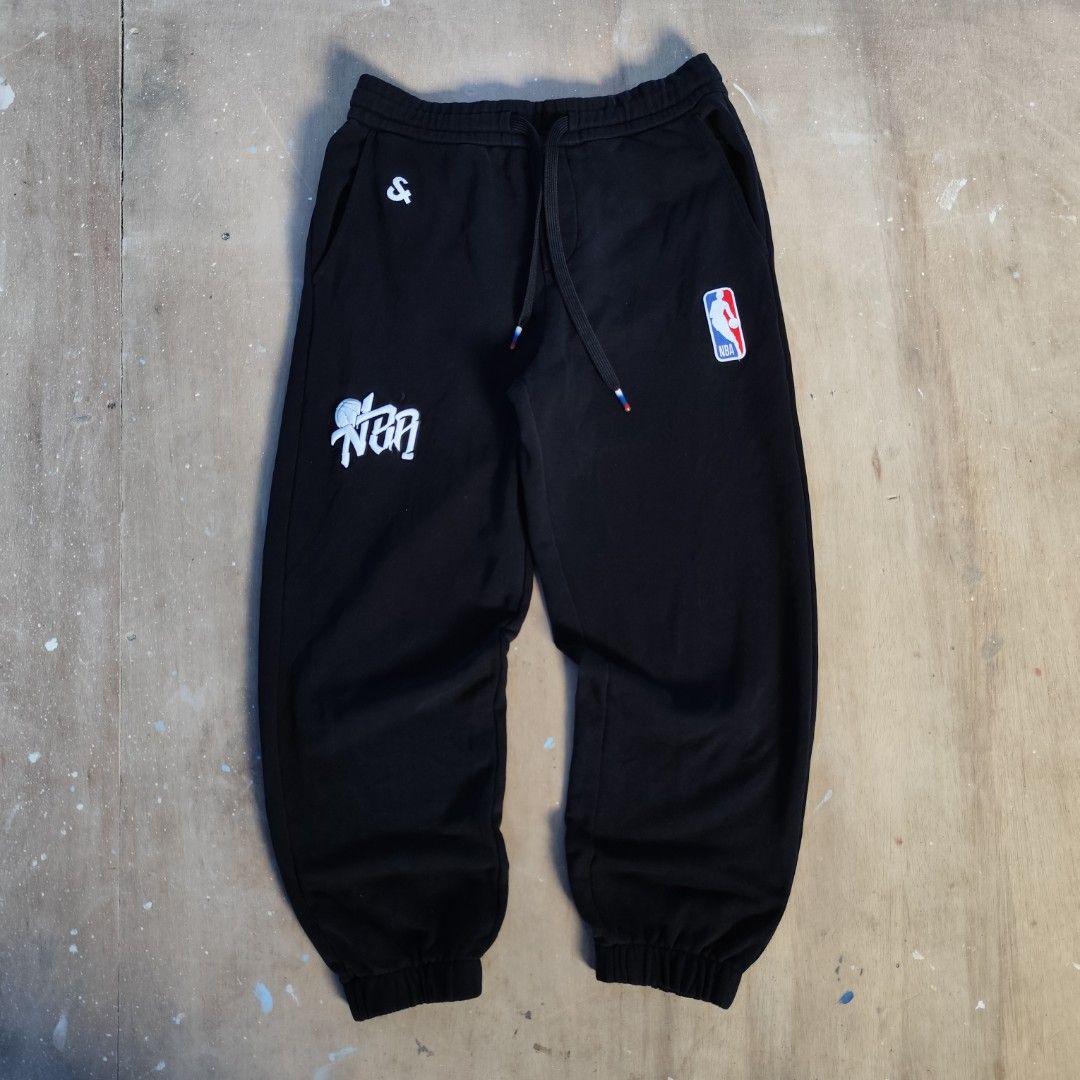 NBA x Jack & Jones Jogger Sweat Pants (Category: Joggers) located in Quezon City. Submitted by reformistfixedfit_onig (Listing ID 1390109203, Image 1). Description: NBA x Jack & Jones Jogger Sweat Pants 36" LENGTH 13" THIGHT 5" LEG OPENING 28" Waistline "Free Size since Garterized" MINE - 400Php + SHIPPING FEE NO ISSUE! MUST HAVE! EXCELLENT CONDITION! GOOD FABRICS! HEAVY COTTON! READY TO WEAR!.