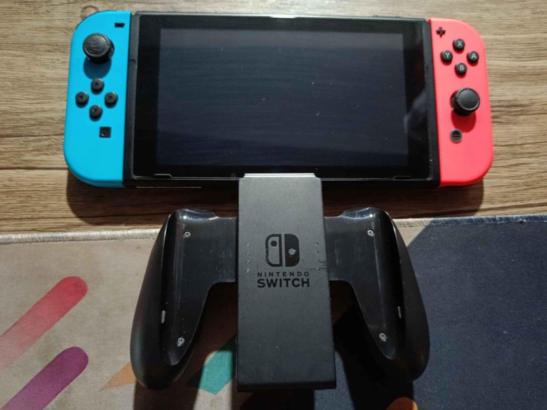 ‼️Nintendo switch V2 full set w/ freebies ‼️ (Category: Nintendo) located in San Juan City. Submitted by woziying (Listing ID 1390127031, Image 1). Description: 2000 php discounted nintendo switch full set 2nd hand w/ free case 2 premium games pokemon violet.