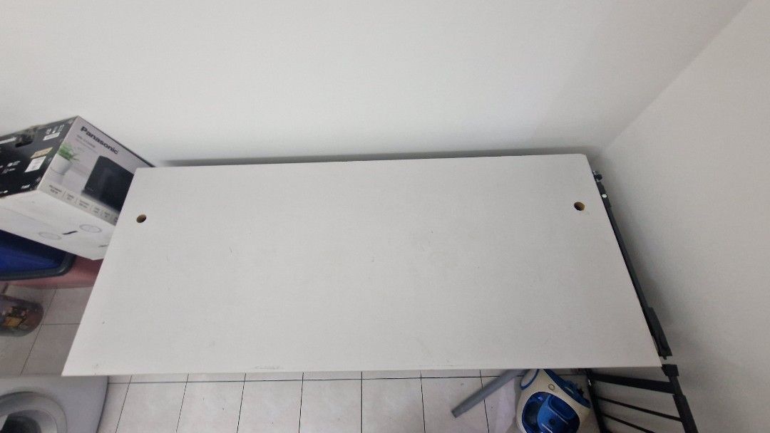 Office / computer table (Category: Tables & Sets) located in Ayer Keroh. Submitted by lashk (Listing ID 1390156079, Image 1). Description: Letting go Office table - 5ft long.