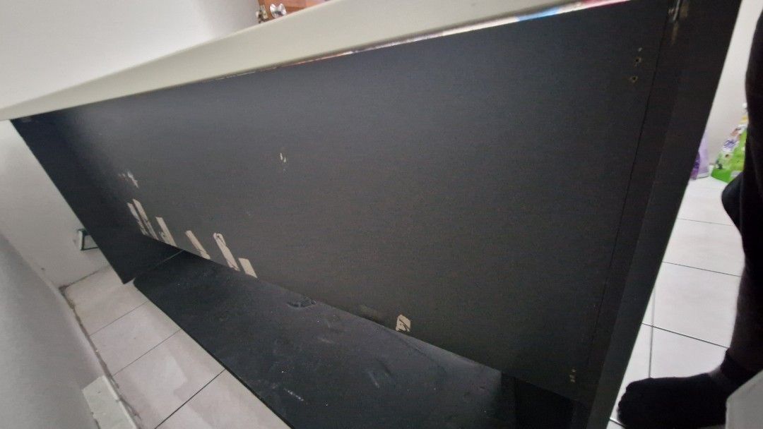 Office / computer table (Category: Tables & Sets) located in Ayer Keroh. Submitted by lashk (Listing ID 1390156079, Image 3). Description: Letting go Office table - 5ft long.