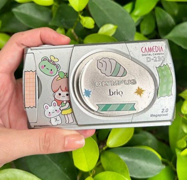 olympus camedia D-230 (Category: Cameras) located in Davao. Submitted by hojichafromsips (Listing ID 1390074403, Image 1). Description: READ‼️ -Never tested this product, I just purchased this from an IG store for 3500 and ended up not being able to use/test it (over 2 years already). So what i'm selling is the CAMERA alone, no battery and sd card included. -RFS: I have a better camera (got this from the IG seller's desc) Inclusions: * with strap