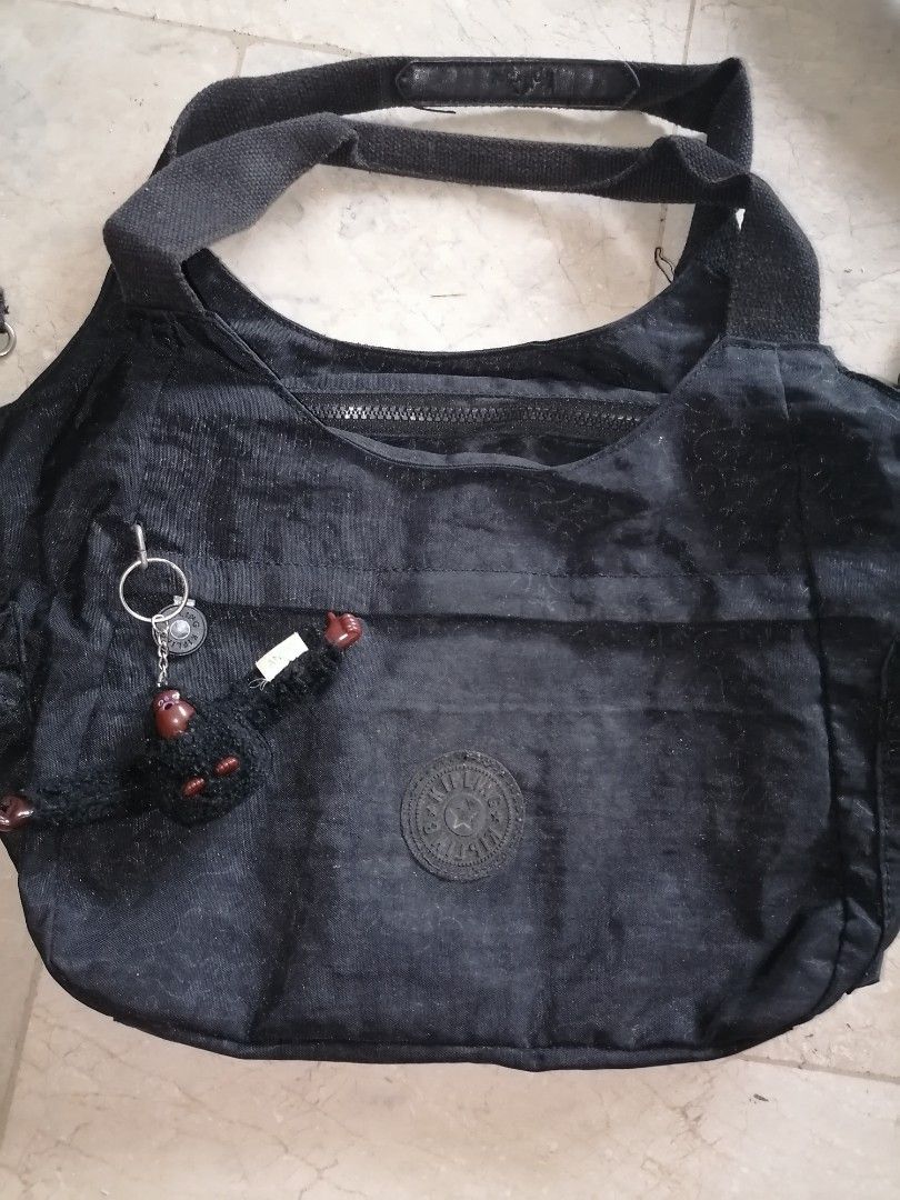 ORIGINAL KIPLING SHOULDER CROSS BODY BAG (Category: Shoulder Bags) located in Malabon City. Submitted by silver_shopping (Listing ID 1390102217, Image 2). Description: .