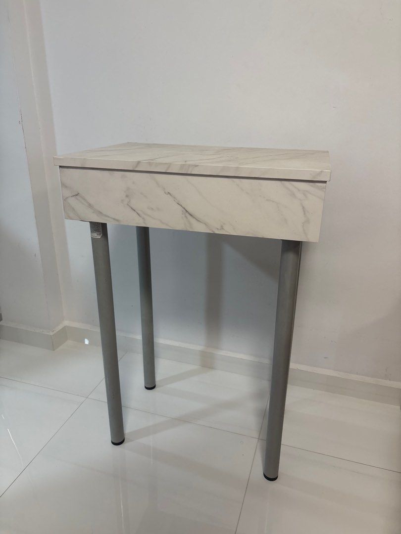 Side Table (Category: Tables & Sets) located in Singapore. Submitted by ronolution (Listing ID 1390115053, Image 1). Description: Inclusive of detachable legs ( ikea kind) SELF COLLECT AMK AREA.