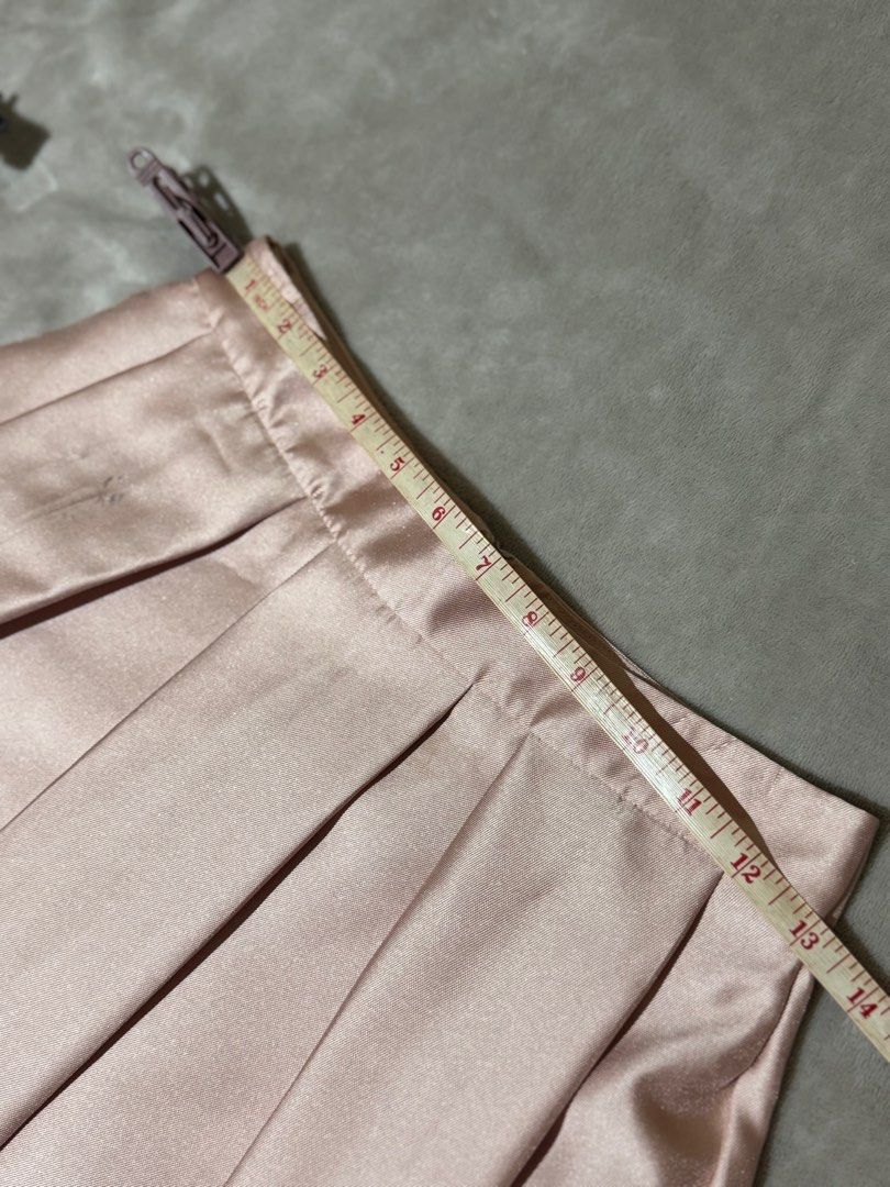 Silk Rosegold Skirt (Category: Skirts) located in Cavite. Submitted by luisascloset_ (Listing ID 1390060491, Image 3). Description: Size 26-28. Naka stitch sya tag 1” both sides. ☺️ May issue po pero not noticeable. Last time i used this was 2018 pa HAHAHAH .