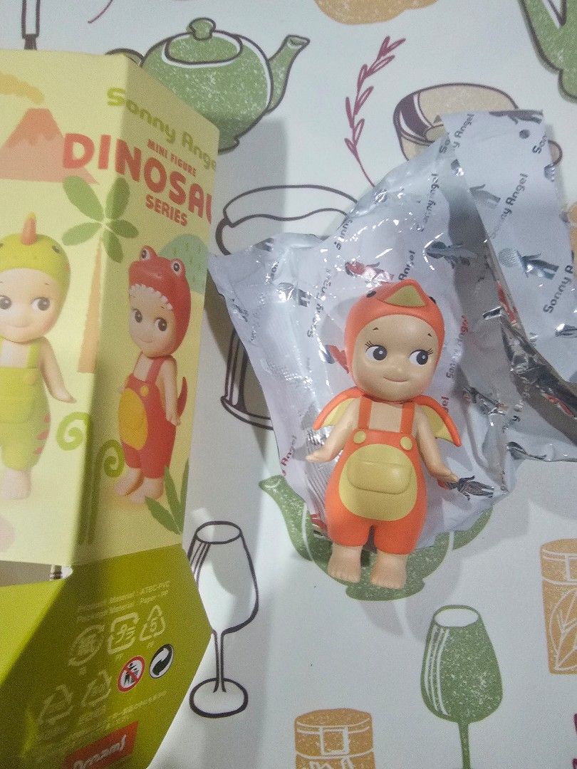 Sonny Angel mini figure [dinosaur series - pteranodon] (Category: Designer & Blind Box Toys) located in Las Pinas. Submitted by gl3nndita (Listing ID 1390209679, Image 1). Description: Dreams Original Open box, open foil.