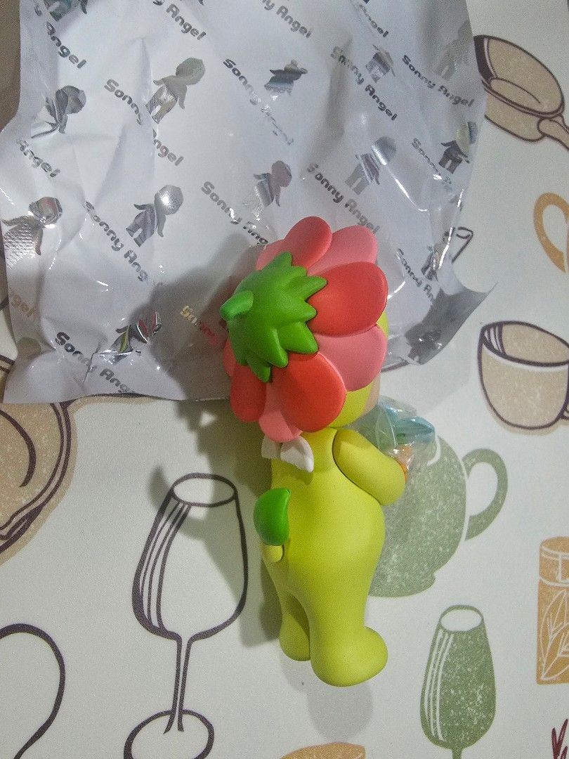 Sonny Angel mini figure [flower gift - daisy lion lime green] (Category: Designer & Blind Box Toys) located in Las Pinas. Submitted by gl3nndita (Listing ID 1390208187, Image 3). Description: Dreams Original Open box, open foil.