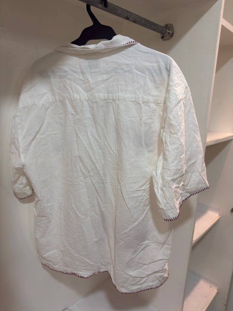 Topman Embroidered Shirt (Category: Tshirts & Polo Shirts ) located in Caloocan City. Submitted by marcauxcloset (Listing ID 1390181699, Image 2). Description: Gift sya ng ex ko nung nag celebrate kami ng 9 months namin. Isang beses ko lang nasuot nung nag dinner lang kami. Nasakin pa yung damit pero sya wala na hahahaa If bet mo buy mo na .